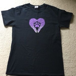 Paw Print women’s tee.  EUC
